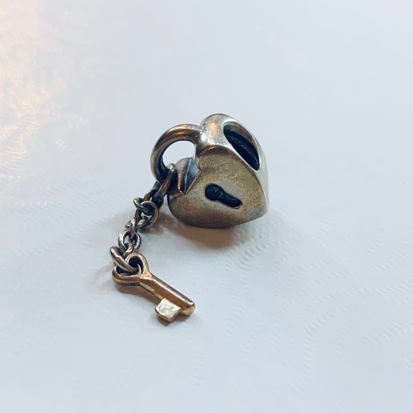 PANDORA Key to My Heart Charm - Picture 2 of 2
